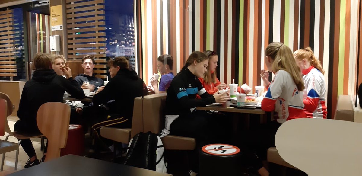 Laatste skeelertraining van ‘t seizoen in Herwijnen goed afgesloten. Bedankt gemeente <a href="/WestBetuwe/">West Betuwe</a> dat we zo snel in Coronatijd terecht konden op jullie mooie baan, door snelle communicatie en samenwerking met jullie mensen van sport. We komen volgend jaar graag terug. <a href="/Deltalent/">Deltalent</a>