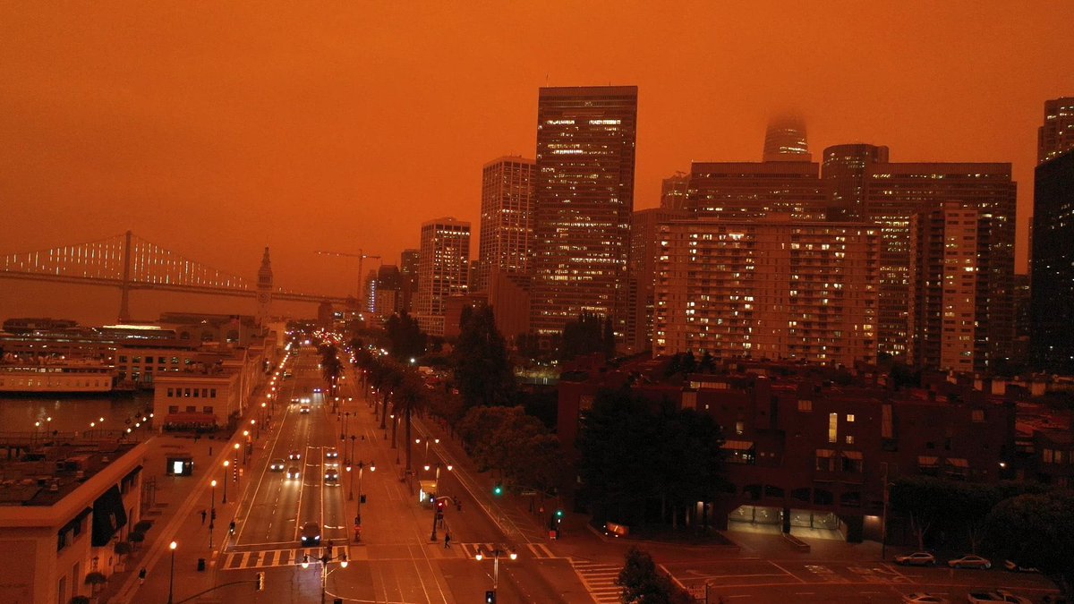 Vmin2YOU's tweet photo. Apparemment c'est dû aux gigantesques incendies qui ravagent la Californie actuellement. C'est vraiment trop flippant.
#apocalypse2020 https://t.co/l0PWMcUkWv