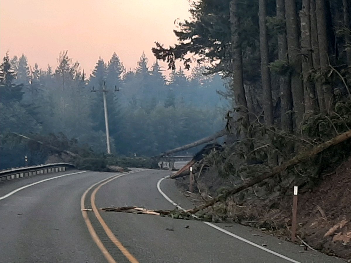 wspd2pio's tweet photo. #UpdatedPics from the SR 410 fire ease of #Enumclaw.  Fire crews are working hard to defeat this fire.  More updates as I get them. https://t.co/95vyIHtF7a