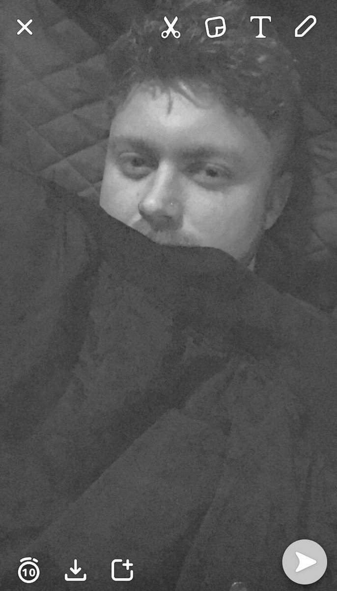 TopDesTwittos's tweet photo. Pendant ce temps sur Snapchat https://t.co/f1C92I0ZS7