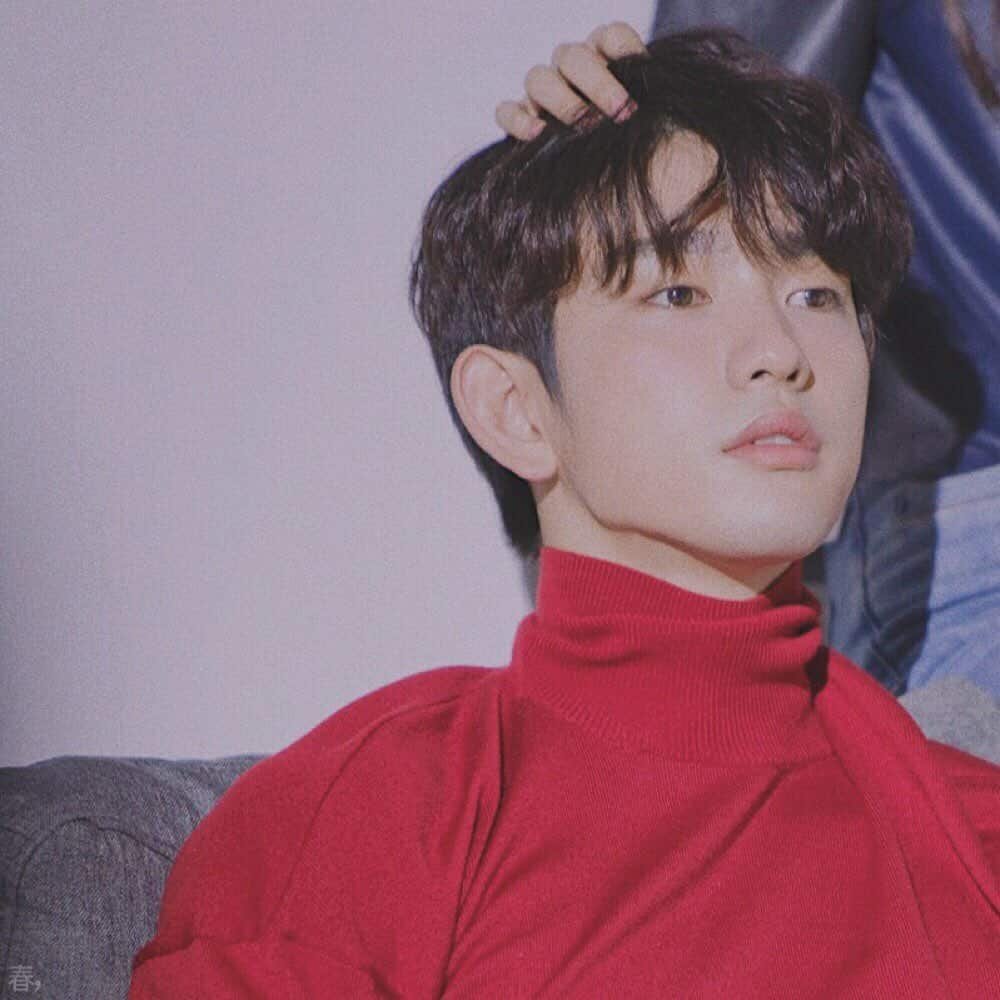 jinyoung in red >>
