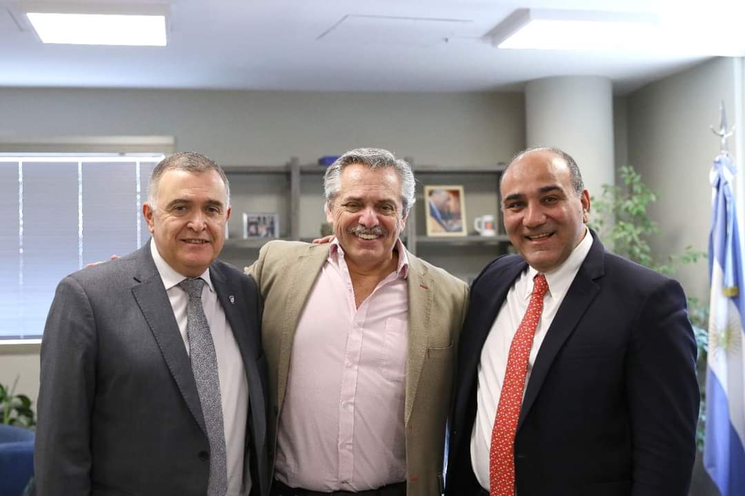 OsvaldoJaldo's tweet photo. Desde Tucumán, junto al Gobernador @JuanManzurOK, ratificamos nuestro apoyo y compromiso con el Presidente @alferdez y el sistema democrático argentino.
 
#Argentina https://t.co/2hM6Vse04w