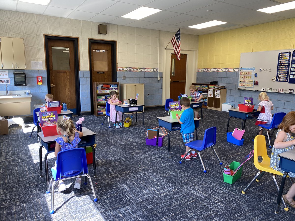 flower_mwcsd's tweet image. We had such a GREAT first day! We had time with our choice bins and were able to talk with our friends about what we were building! So excited to see what tomorrow has in store! ☺️