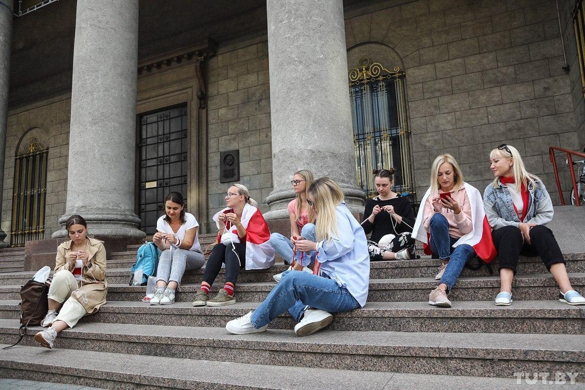 bjarnekim's tweet photo. #Belarus #belarussianlivesmatter #WithoutLukashenko #BelarusianWoman #StayHomePutin @Belsat_Eng @pussyrrriot @BFreeTheatre @Norden_int @free_Belarus_lv @MoscowTimes
HISTORICAL PICTURES
cockroach forces
against the people twenty twenty
the strength of women https://t.co/OkYOR1nhlc