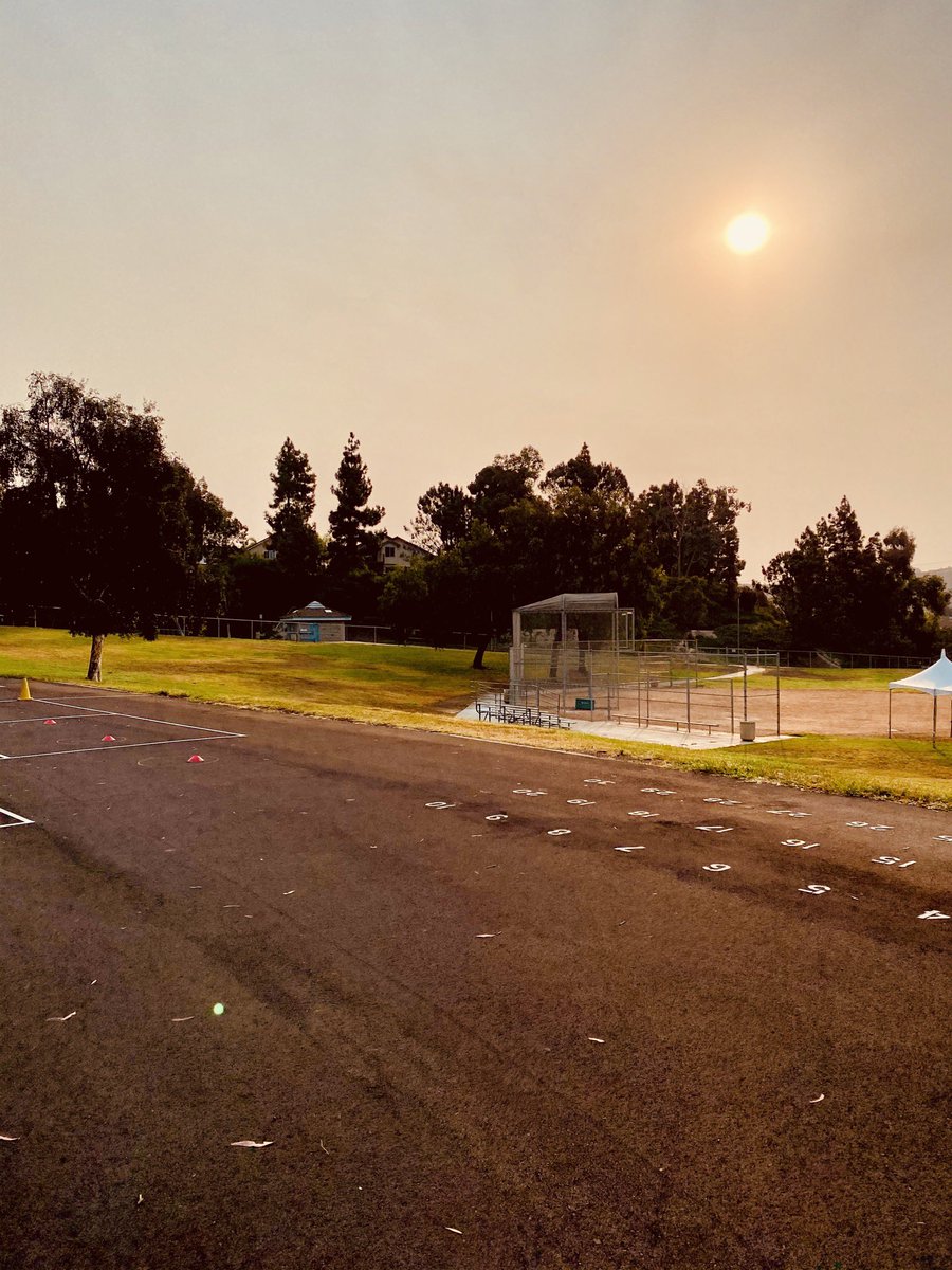 CoachBrandPE's tweet photo. Week 3- Day 2 in-person. Taking a moment this morning to enjoy the sunrise. #Physed #Healthed #alleducators. It’s important to remember to take care of self &amp; find time in the day to pause and breathe. @CDM_Dragons #mindfulmoment #teachershelpingteachers https://t.co/oxzNY5jPsw