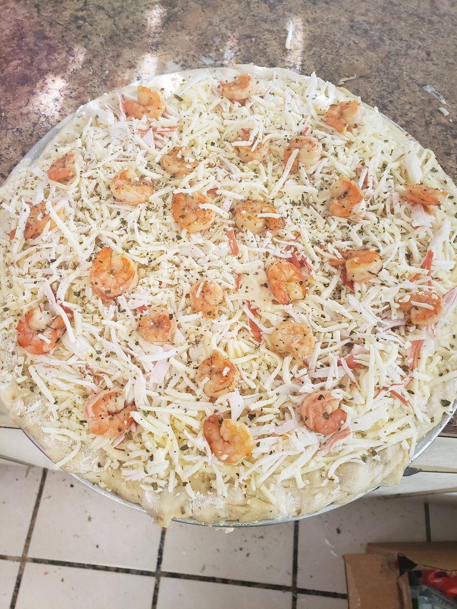 dapizzabey's tweet photo. ๐คค๐คค๐คค๐คค๐คค๐คค๐คคSeafood Pizzaccine ๐ค๐ค๐ค๐ฆ๐ฆin all its glory!!!!! #prebake #postbake #shrimp #crab #shrimpinainteasy #youeatfromdapizzabeyyet???? https://t.co/1OoT3tkBsX