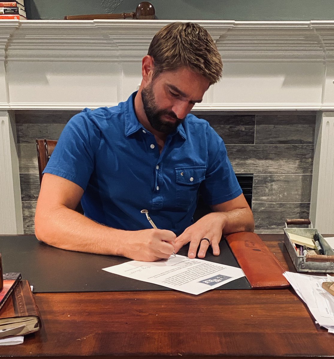 leachfortexas's tweet photo. Proud to sign the Texas “Backs the Blue” Pledge today. I join @GovAbbott in full support of our brave men and women in law enforcement and I will aggressively fight against any and all reckless efforts to defund or dismantle our police departments. #TexasBacksTheBlue https://t.co/NUaTnoUoX2