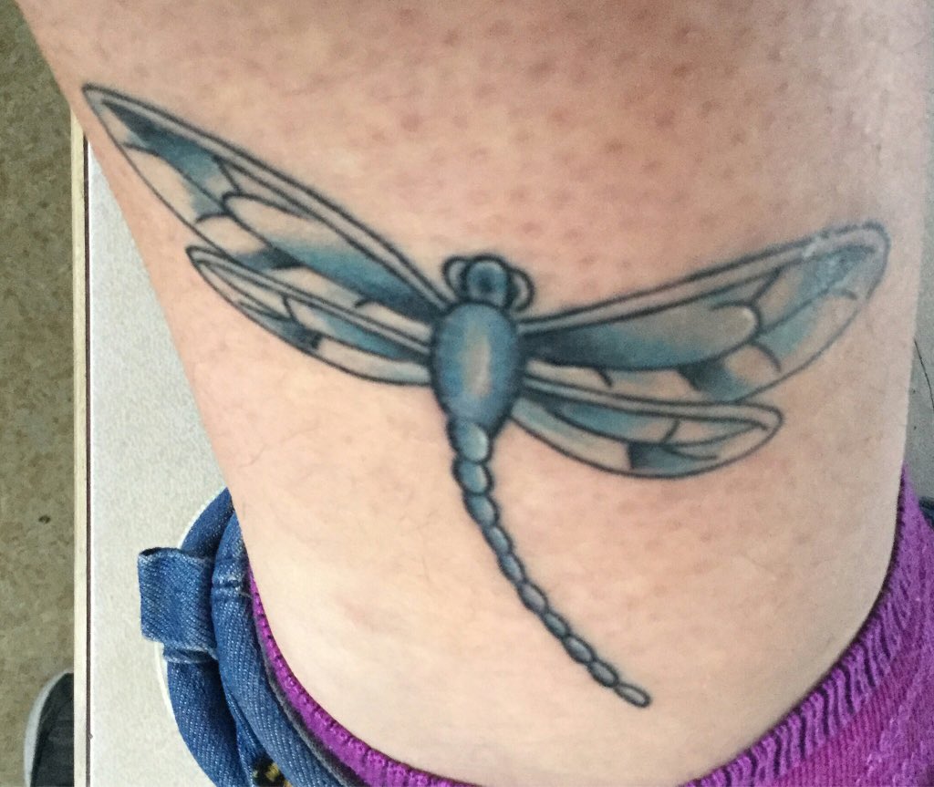 RebekaDuval's tweet photo. @jujufitcats J’ai 1 tatouage et ça représente mon grand père https://t.co/qV9SnXejmS