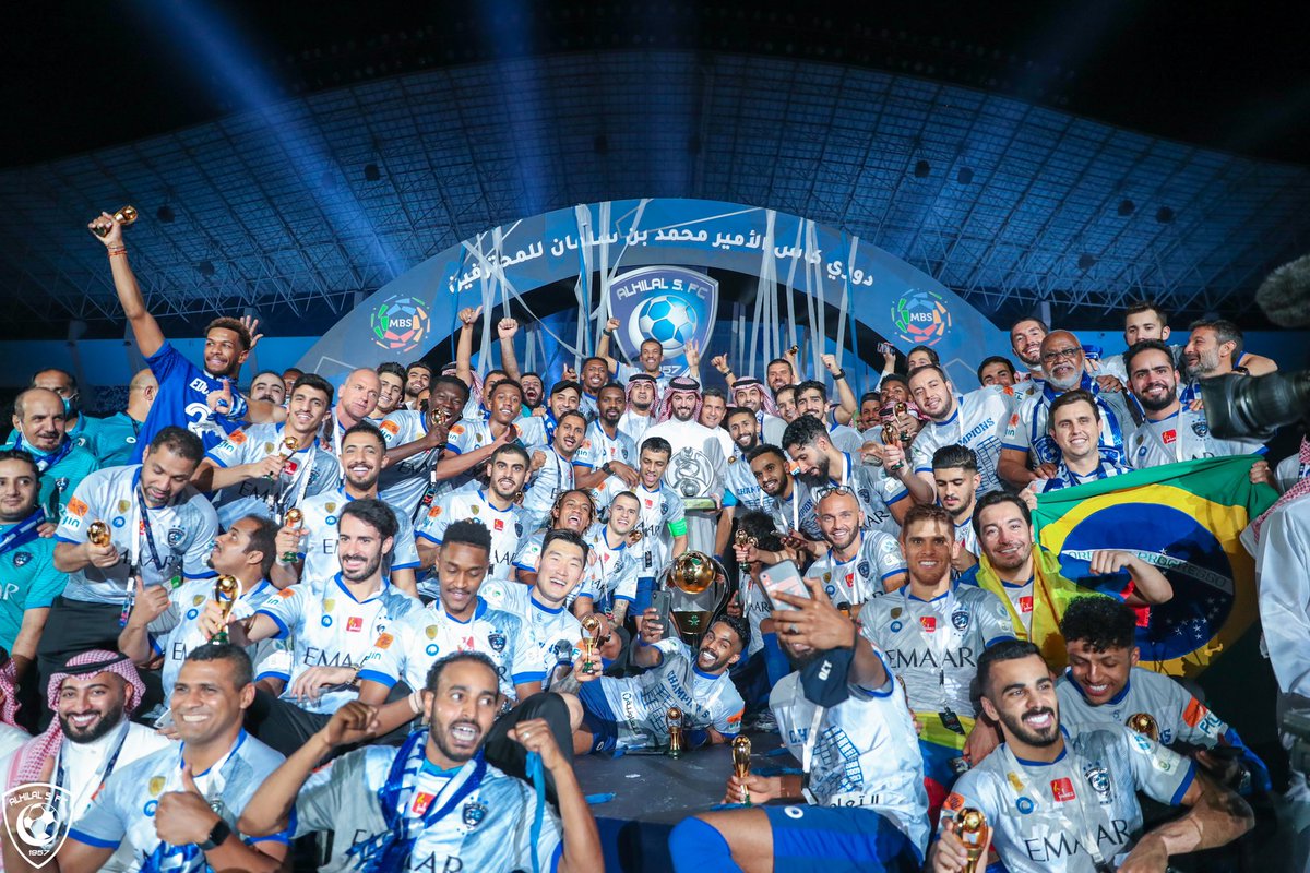 Alhilal_FC's tweet photo. 🎶 خل غيررررررك يعدّوووون 🏆💙🤩

#زعيم_الدوري 
#كبير_آسيا https://t.co/w5jKpMHymn