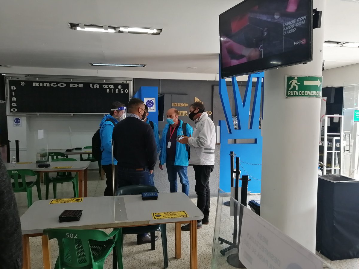 Fecoljuegos's tweet photo. Seguimos trabajando por la apertura de #CasinosBioseguros y #BingosBioseguros en Bogotá.Hoy recibimos en Bingo Verano la primera visita que realiza @SectorSalud, @DesEconomicoBog y @GobiernoBTA para conocer los protocolos de bioseguridad implementados en nuestros establecimientos https://t.co/ud4CaMtSMW