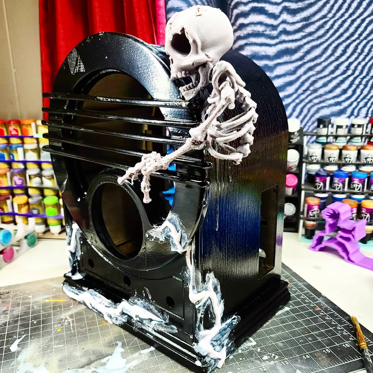 Zeeaxisprinting's tweet photo. Heres some #wip shots of this radio I was commissioned to paint/modify! https://t.co/4uVTrnTHOL