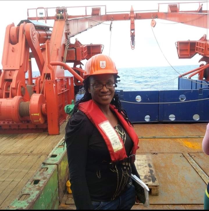 Hello!! My name is Ngozi Oguguah. I am an Marine Scientist. Love researching impact of Marine pollution on humans. On PS Polastern  #africansinscience
 #Africanscientist 🇳🇬
Thank you for this community  #BlackInGeoscience #BlackInBiosphereRollCall😍🤗 pic.twitter.com/7sFSgKmZIs