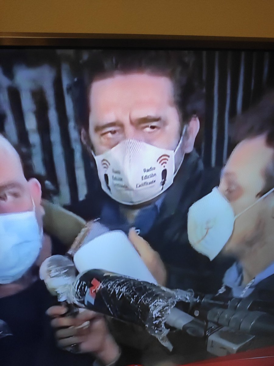 chrisconH's tweet photo. Nadie lo vió... Benicio del todo se colo camuflado en la protesta se la bonaerense !! https://t.co/kRKJzvOCMs