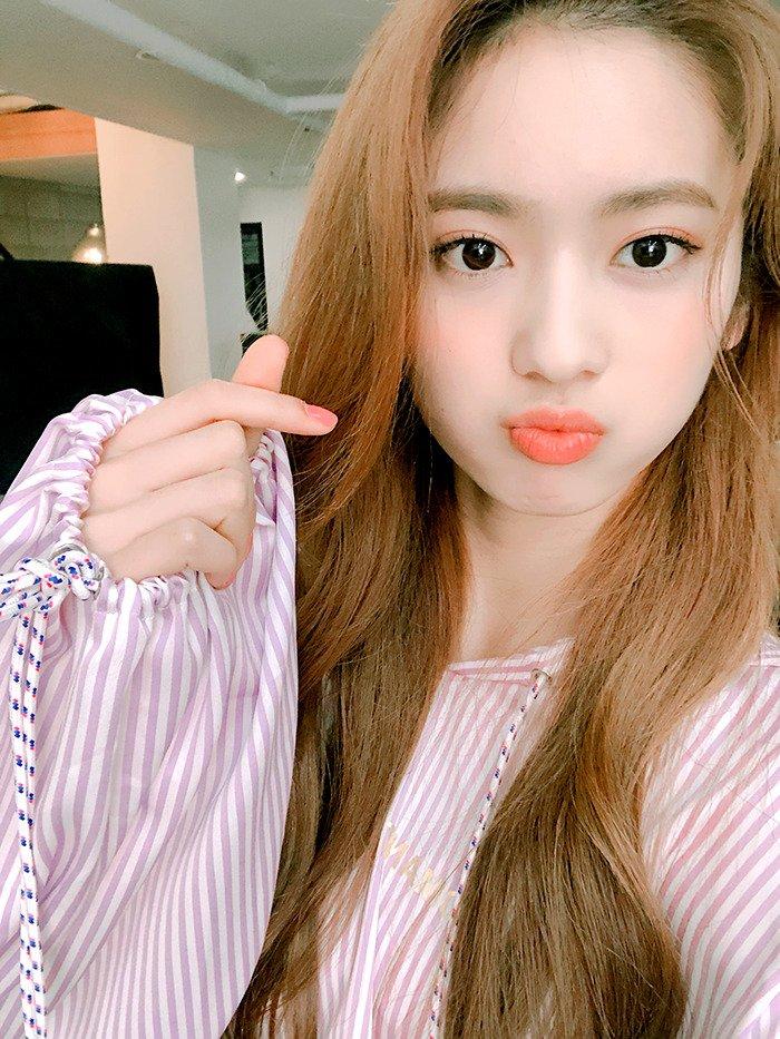 lullet_official's tweet photo. ⠀룰렛 ⋆ press 𝕤𝕥𝕒𝕣𝕥 to continue! ꗃ let's 𝗽𝗹𝗮𝘆 at [ #BLACK2PINKDEBUT + #PLAYINGWITHB2P ] 🍒

Hoy nuestra chiquita Nyah se escapó un rato para ir a apoyar a las bebés de BLACK2PINK en su tan esperado debut ¡Muchas gracias por invitarnos y éxitos hoy hermosas! 🧡 https://t.co/6k7ClbLOFK