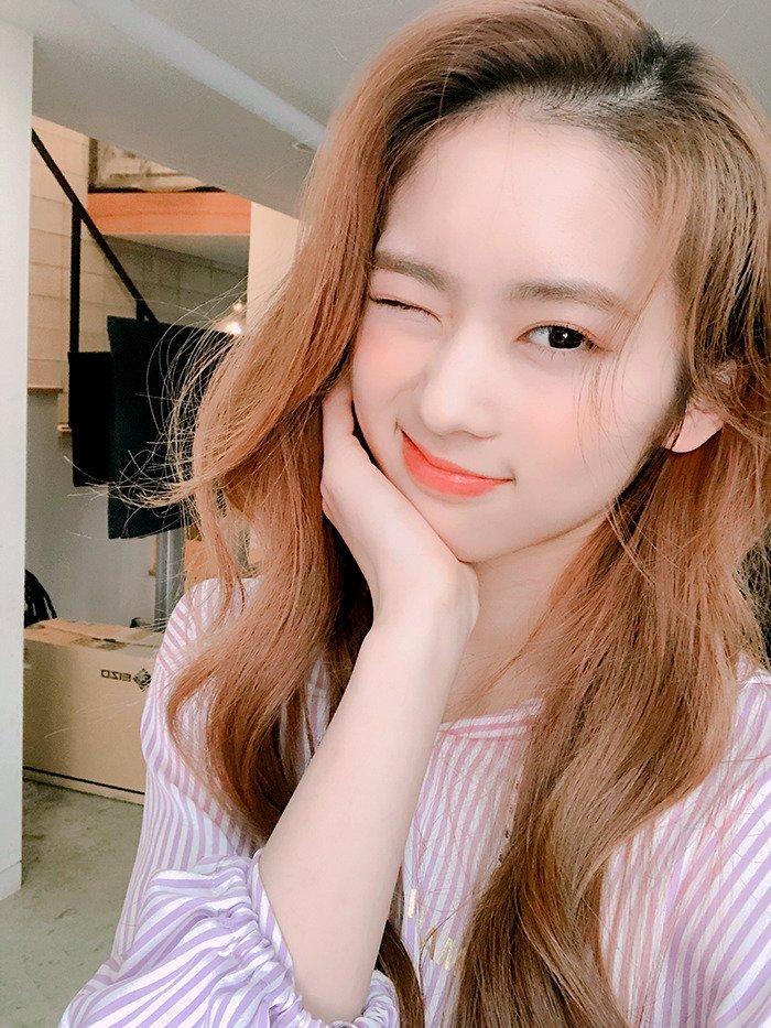 lullet_official's tweet photo. ⠀룰렛 ⋆ press 𝕤𝕥𝕒𝕣𝕥 to continue! ꗃ let's 𝗽𝗹𝗮𝘆 at [ #BLACK2PINKDEBUT + #PLAYINGWITHB2P ] 🍒

Hoy nuestra chiquita Nyah se escapó un rato para ir a apoyar a las bebés de BLACK2PINK en su tan esperado debut ¡Muchas gracias por invitarnos y éxitos hoy hermosas! 🧡 https://t.co/6k7ClbLOFK