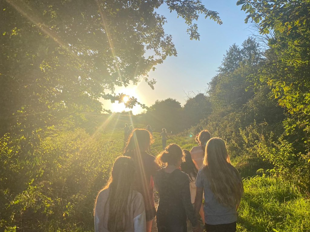 HabsMonBoarding's tweet photo. Miss Betts captured this stunning image on the bubbled dog walk earlier this evening. We are blessed where we live in this part of the world. #boardinghousedogs #iloveboarding #makingmemories https://t.co/CiCN3js13J
