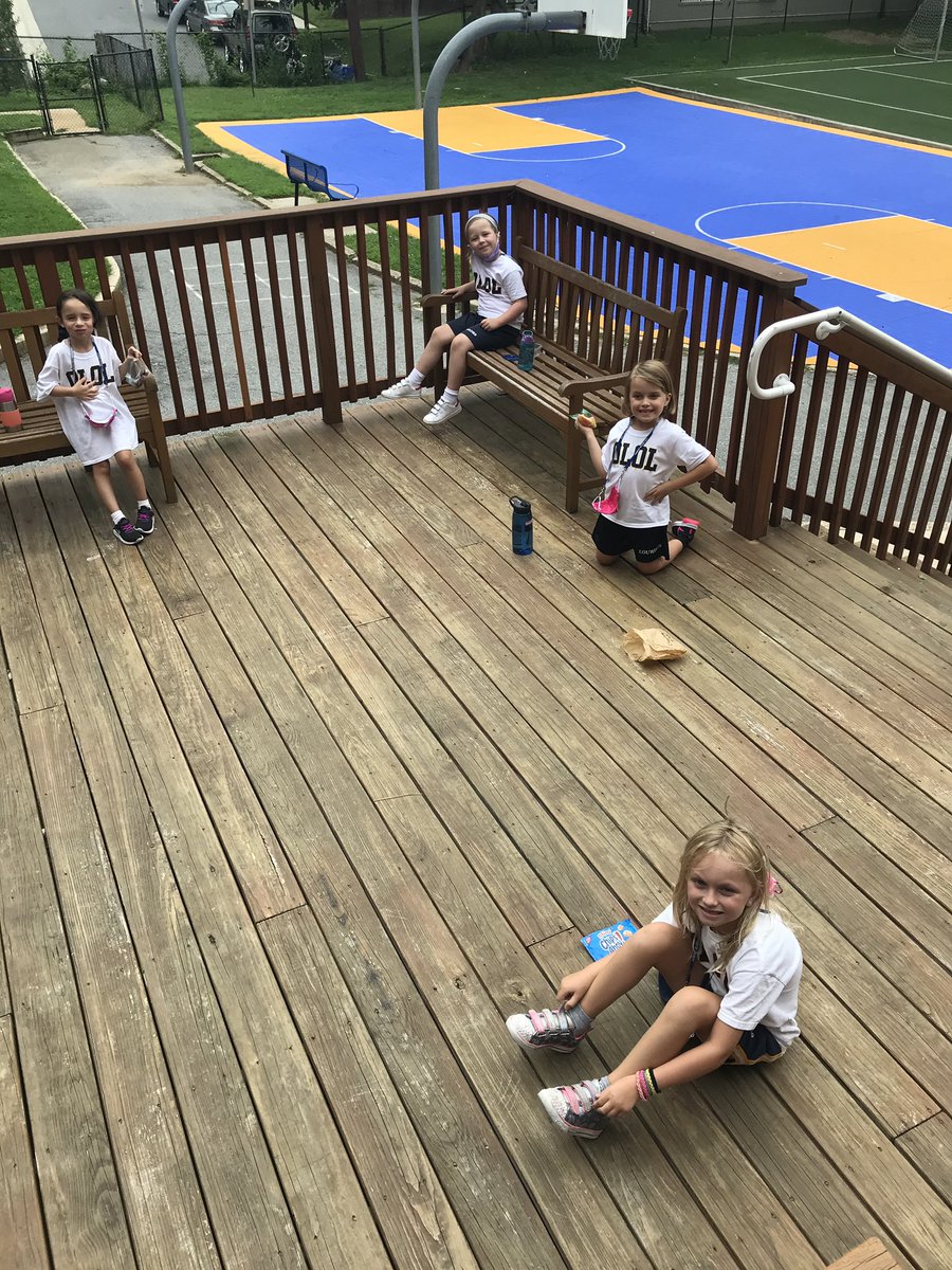 OLOL_7500Pearl's tweet photo. Outdoor snack rocks! Safe and fun!! Way to go OLOL! https://t.co/fosSAwWt4Z