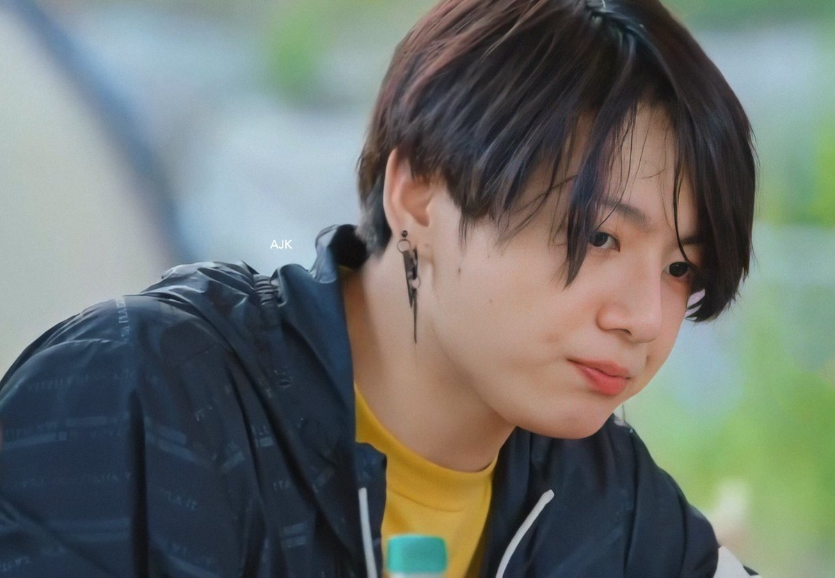 แก้มกลมของจองกุก ( ˶ ❛ ꁞ ❛ ˶ ) tweet media