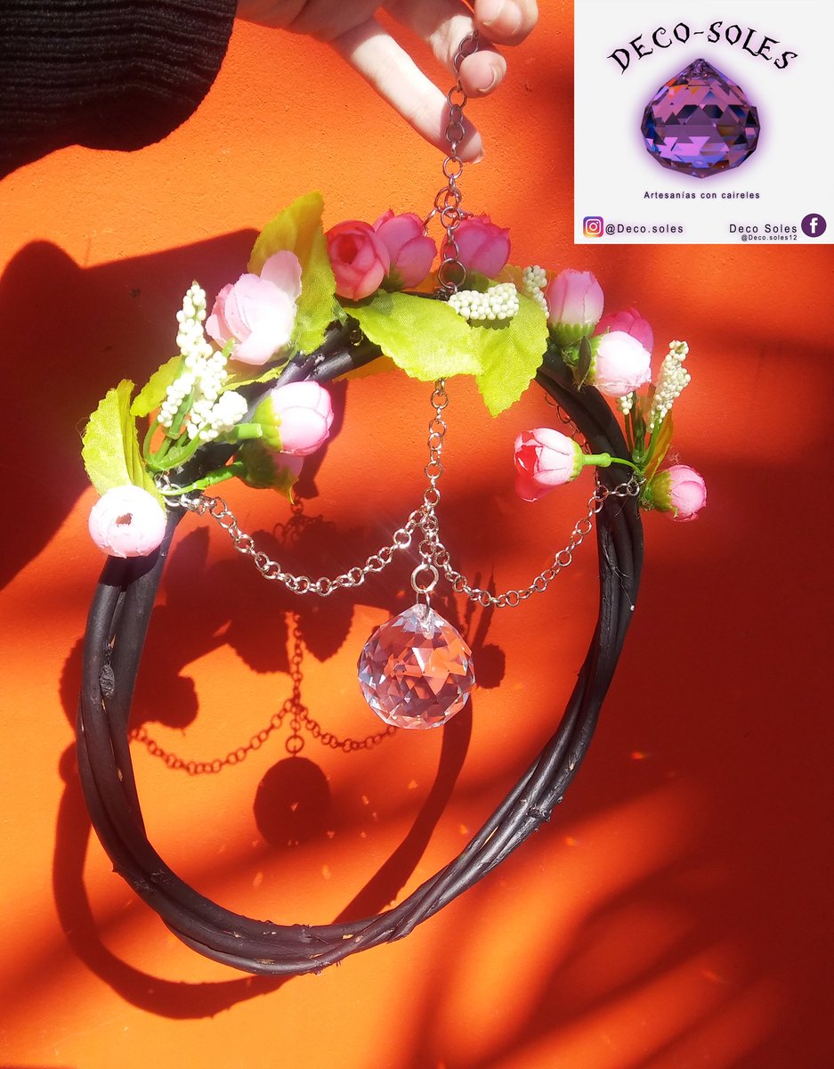 Binnieikigai's tweet photo. Mutuals y no mutuals ¿me podrían ayudar con un rt?🥺 Empecé un emprendimiento hace unos meses donde hago atrapasoles/suncatchers, (artesanía con caireles). Y me encantaría que llegue a mas personas. Les muestro fotitos de lo que hago e info abajo👇+ https://t.co/rLyUnDFobg