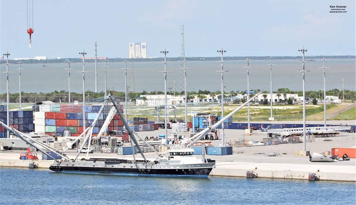 ken_kremer's tweet photo. Busted bits of payload fairings recovered from 2x flown #SpaceX #Falcon9 sitting open on the pier @PortCanaveral beside recovery ship #GoMsTree - UpClose elevated and ground level views. From 12th #Starlink launch Sep 3 https://t.co/eJQUALgVRv