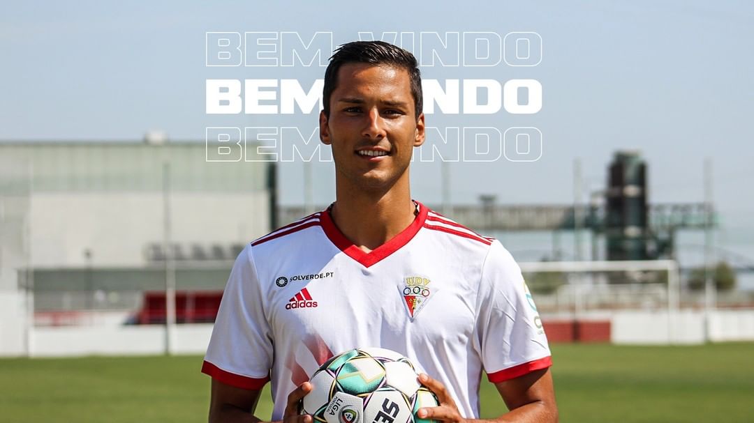 FutbolPortugal's tweet photo. #UDVilafranquense | Eric Veiga (23) es refuerzo del equipo ribatejano para el sector defensivo.
El lateral izquierdo / mediocentro internacional por Luxemburgo 🇱🇺 llega procedente del #CDAves, donde llegó a debutar en Liga NOS.
https://t.co/NTtNjCZfZP https://t.co/b8PVNUlzFh