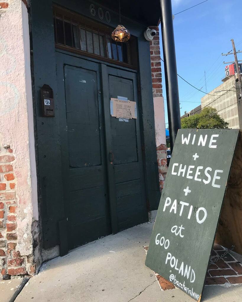 Bacchanalwine's tweet photo. 🤘This is not an entrance 🤘lots of folks trying to come in the BC way but we’ve got a host now! Walk ins available for tonight - see the stand just next to our building on Poland Ave #winowednesday #wemaylookclosedbutweareveryopen #bacchanalwine #rule… https://t.co/gWE6KLHcQX https://t.co/AoxmhURwqD