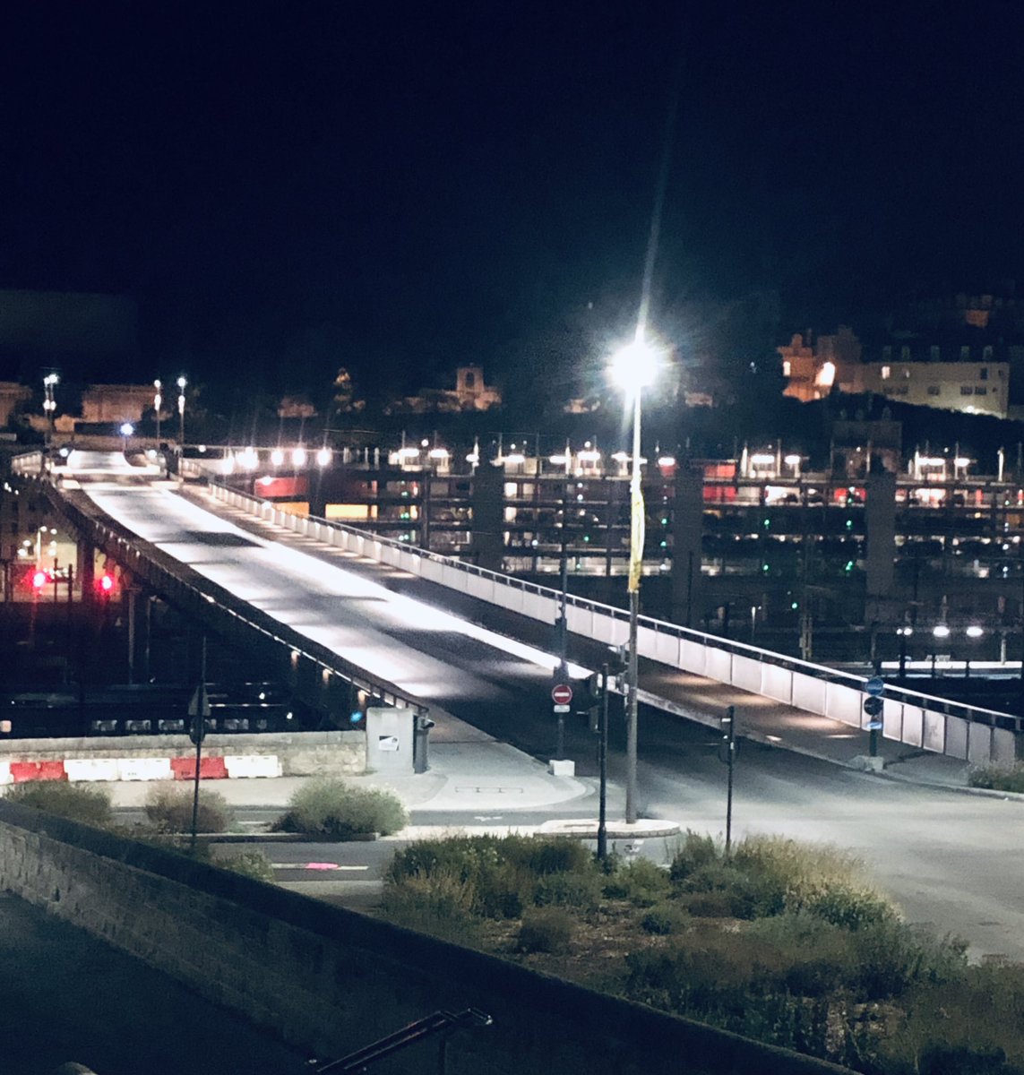 JeanPhilipVriet's tweet photo. C’est chouette de toute façon. Toute l’année. Même sans Tour de France. #Poitiers #LaGare #LeViaduc #LePlateau #LeTap #Chance #Vue #MaVille https://t.co/l9SQDZAYyC