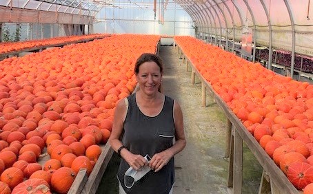 LindaAnnisBC's tweet image. Surrey’s strength in agriculture gets us great fresh food. Ron Brar of Evergreen Herbs took me through their family run farm employing more than 250 people, supplying local produce &amp;amp; herbs to major grocery stores &amp;amp; restaurants in Canada. @EvergreenHerbsL Evergreenherbs.com