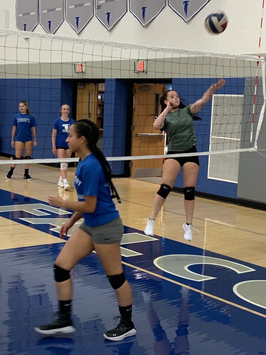CCHSFalcons's tweet image. Great to see our Cedar Crest girls’ volleyball team back in action! #CCStrong