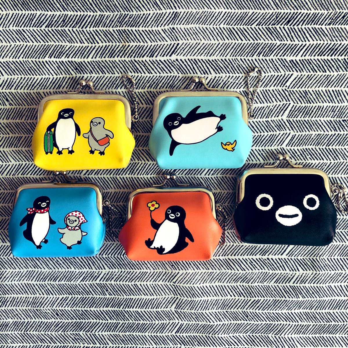 Suicaのペンギン グッズ担当 オレンジページ ペンギンのがまぐちポーチ 並べてみると くぅ 全部かわいい 裏もすべて違う イラスト入り 飴が5個くらい入る大きさです トレニアート スタンバイ東京 トーキョーみっつ 書店などで好評販売中