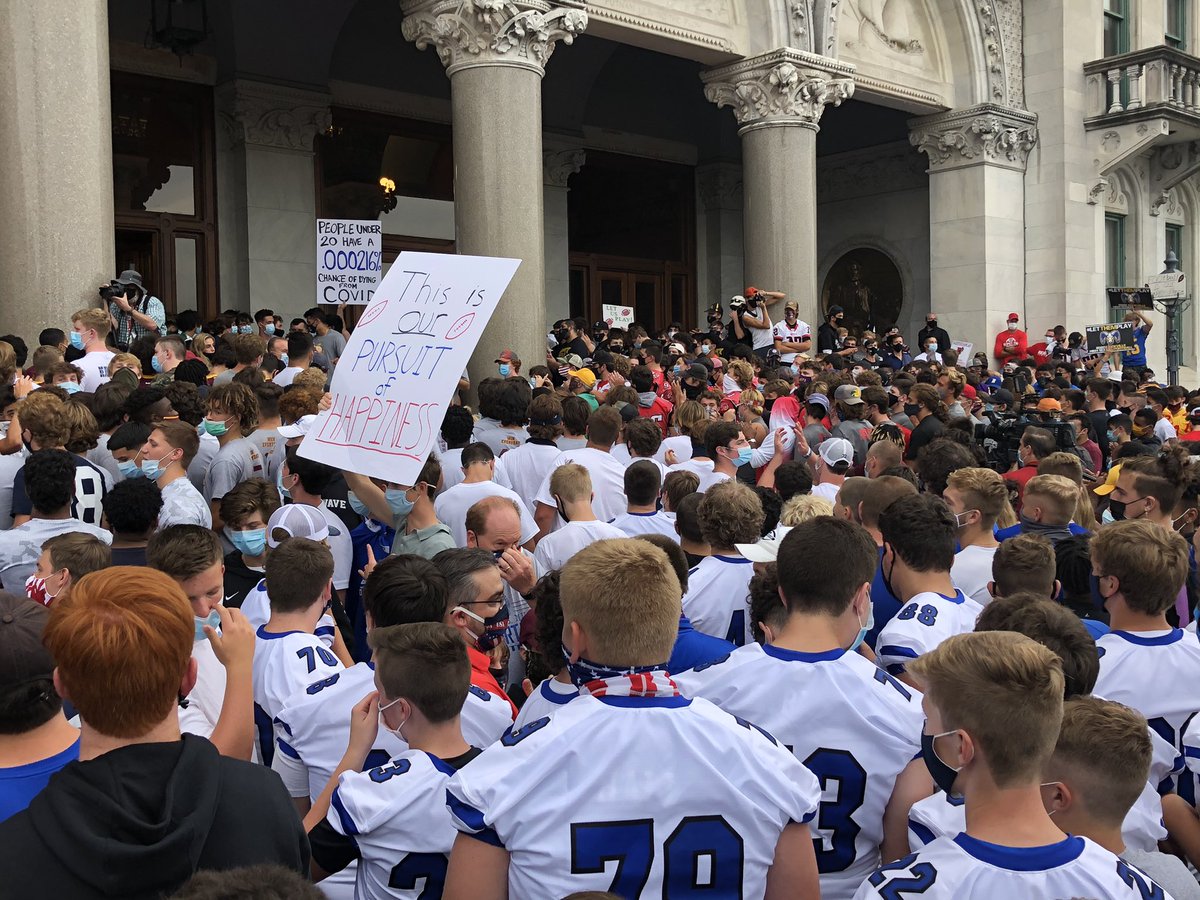 Nice showing of <a href="/fciac/">FCIAC</a> schools at the rally in Hartford #cthsfb
