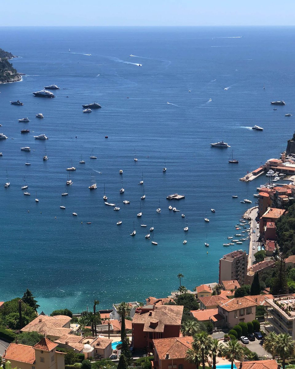 🌎 The World Is Yours! Shown here in Sand with Multicolor prints.
#streetwear #travel #mensfashion