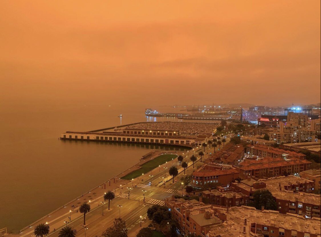 moydi's tweet photo. San Francisco today is looking like a set for bladerunner! These are real pics not photoshop! https://t.co/G0Ji6HfDYL