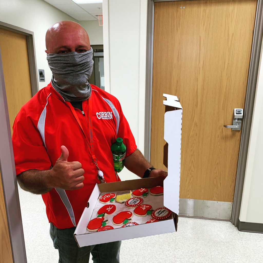 CMSredhounds's tweet photo. Our @cmsredhounds families and community are the best! Coach Jackson appreciated the sweet treats from one of his new 8th grade students, and all of us appreciate the thoughtfulness behind the sweets! #uncommoncommunity #kynti https://t.co/0WpivDmrMl