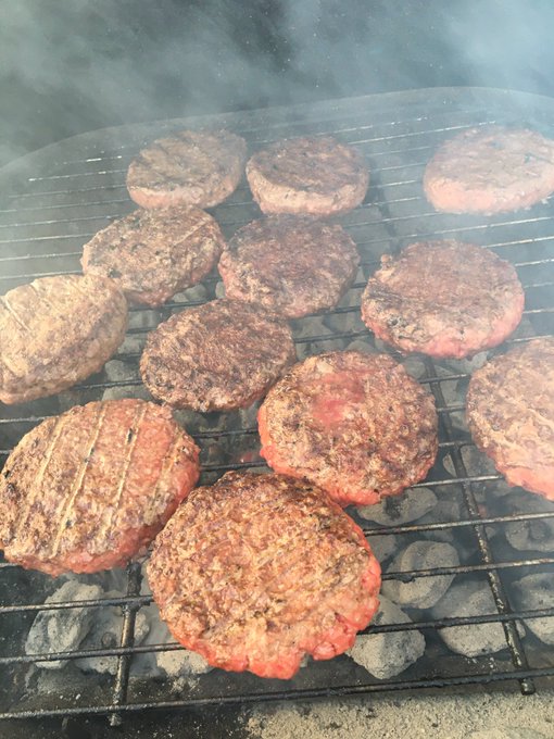 Eating grilled burgers 🍔 tonight! They looking good https://t.co/PtxmdX8c71<a href="/tag/transdayofvisibility"class="tags"><span>#transdayofvisibility</span></a>