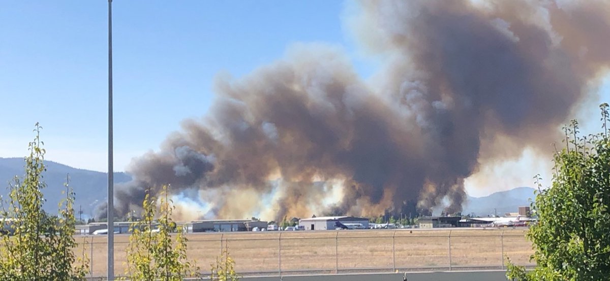 MedfordALERT's tweet photo. Costco being evacuated. #TableOverpassFire 

Table Rock being closed at 4 corners. https://t.co/VheyyFUNZf