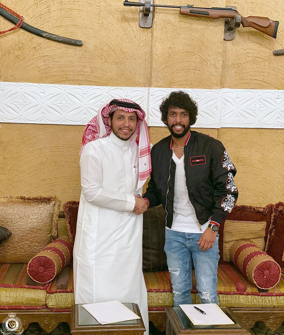 الي سواه الصليهم لا يجب ان يمر علينا عادي؛ الصليهم قدم عربون الوفاء من الان برفضه الوقوف لصغير الرياض ف الممر الشرفي...

شكرا من القلب عبدالمجيد ❤️