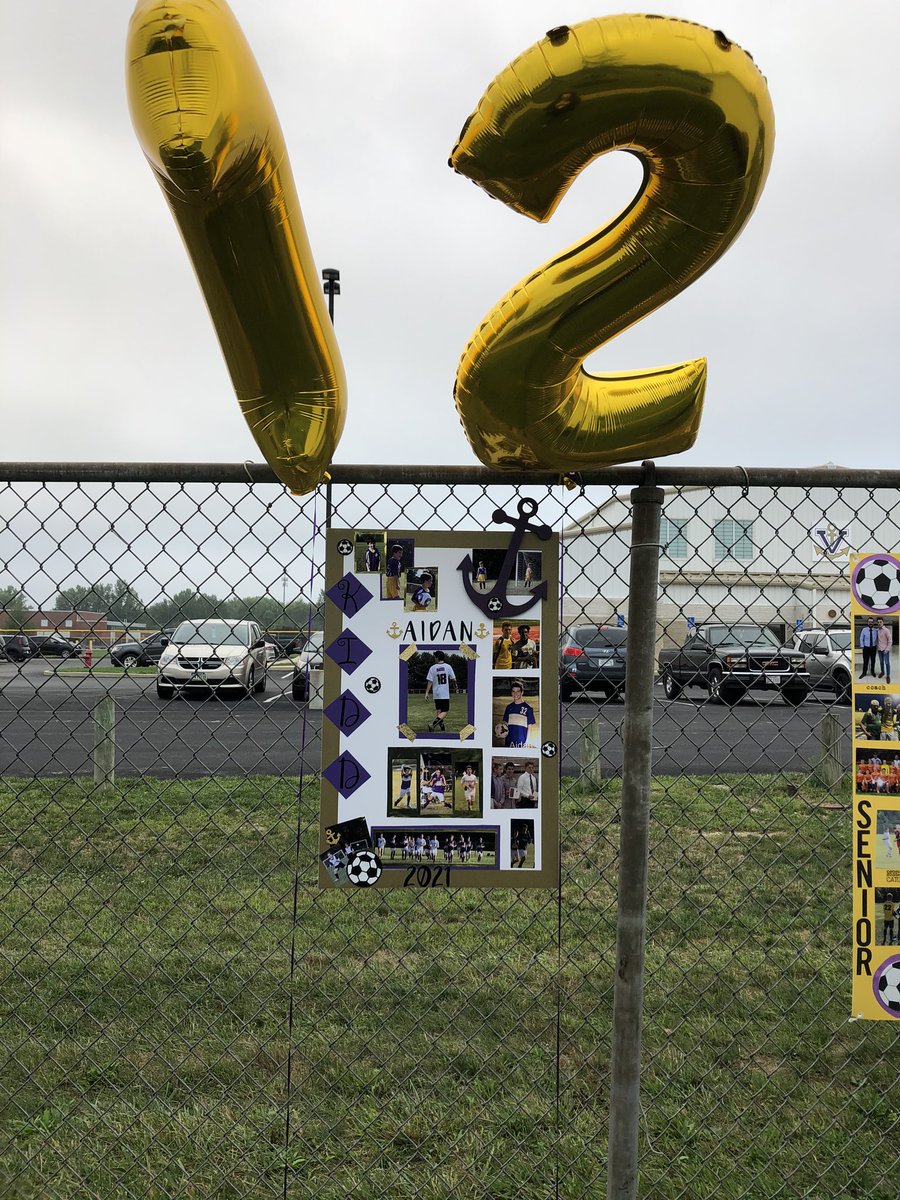 LisaC_Bb's tweet photo. ⚽️💜⚓️💛
SENIOR NIGHT
💛⚓️💜⚽️

So proud of you, Aidan!!!  Love you!!  #️⃣1️⃣2️⃣
@VermilionFutbol https://t.co/li10BwSWr2