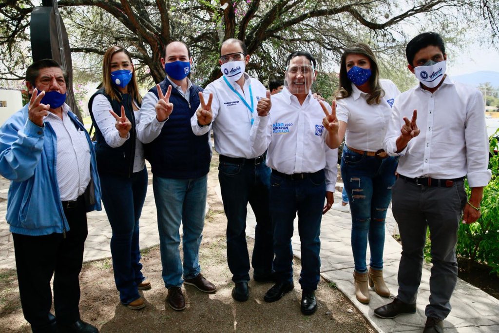MarkoCortes's tweet photo. Cada día somos más quienes queremos un nuevo rumbo para México. Hoy, en Ixmiquilpan y Zimapán, Hidalgo, como en todo México, nos comprometimos a caminar con todas y todos, escucharlos, atenderlos y trabajar en lo más importante para las familias mexicanas. 
#PintemosHidalgoDeAzul https://t.co/632sDHqhiR