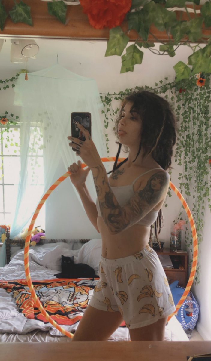 💕A  B❣️TCH and her hoop💕