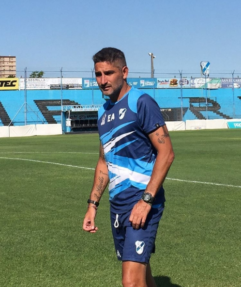 VavelTemperley's tweet photo. #Temperley | Mediante un posteo en su cuenta personal de Instagram, Marcelo Salgueiro confirmó que dejó de ser el entrenador de arqueros del "Gasolero". https://t.co/Ev4WNfGNx3