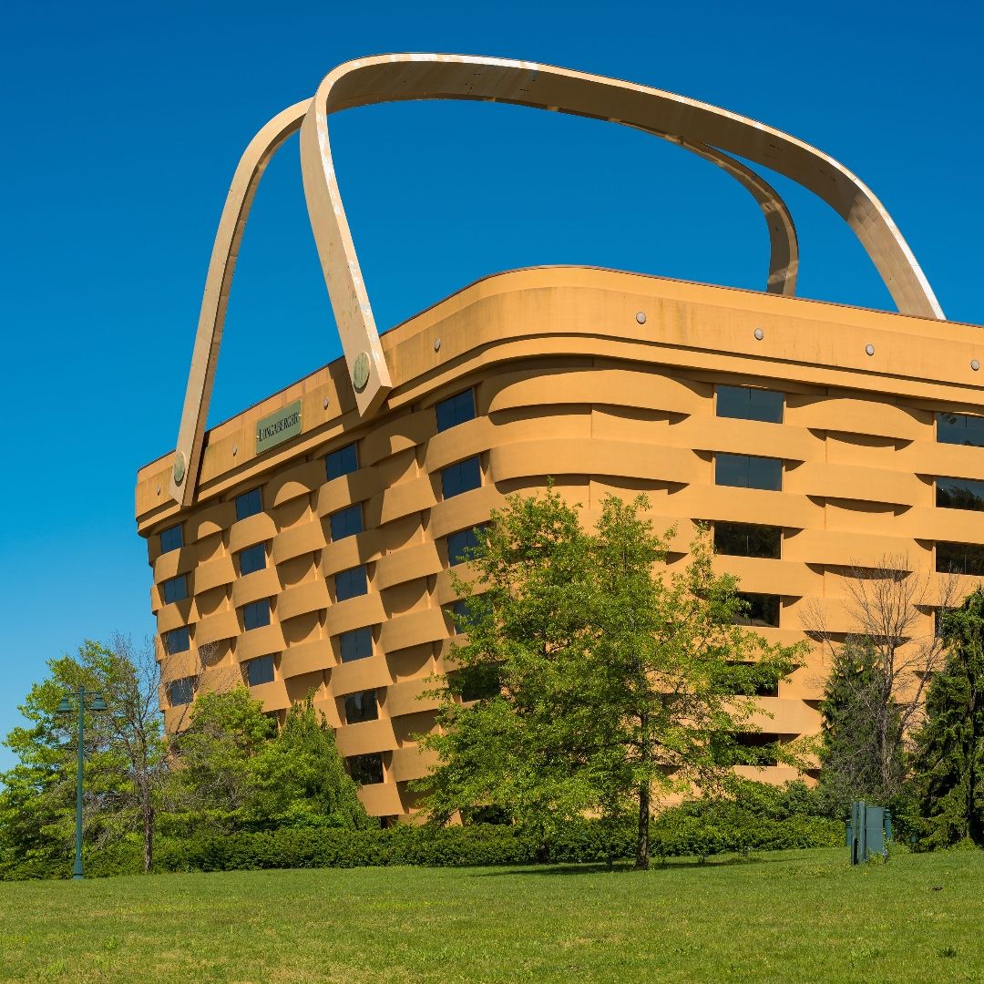 There is a building near Newark in Ohio shaped like a picnic basket. It was built by Dave Longaburger, owner of Longaburger Basket Company in 1997 to be used as its head office. 🧺 #FactManiac