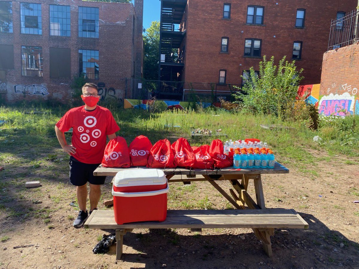 red_and_khaki's tweet image. Thank you to the @Target 1249 team for supporting the HPL Hartford Changemakers Mural Project!! 🎨 
#R400community #hartford #Connecticut #inclusion @AlexTor131 @tgtLauren @billhall43220 @LeahDevlin11