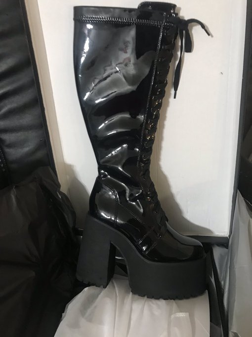 I love coming home to slave gifts! Thank you for showing your appreciation.  Now who wants to get me<a href="/tag/pedicure"class="tags"><span>#pedicure</span></a><a href="/tag/tribute"class="tags"><span>#tribute</span></a><a href="/tag/footworship"class="tags"><span>#footworship</span></a><a href="/tag/ballbusting"class="tags"><span>#ballbusting</span></a><a href="/tag/footslave"class="tags"><span>#footslave</span></a>