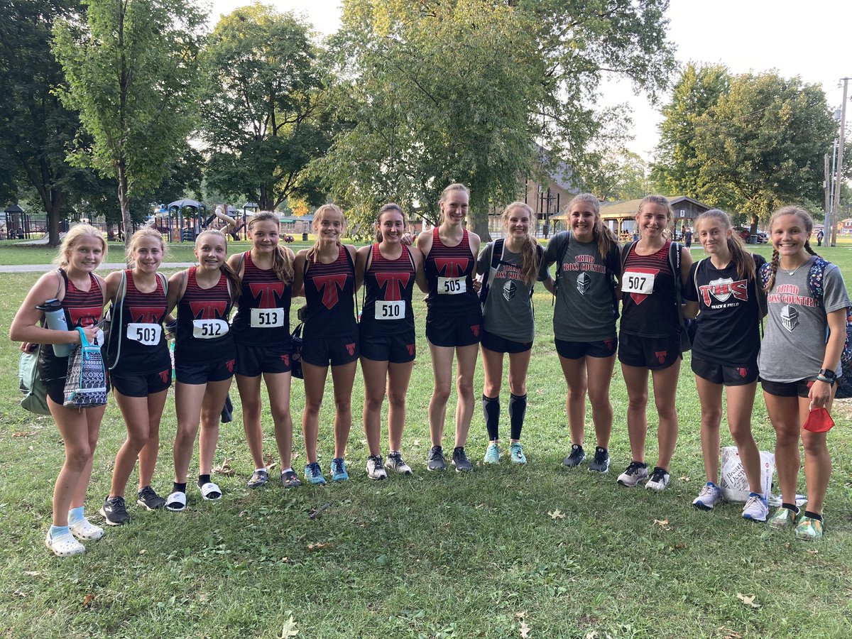 AndyBrendel1's tweet photo. Race #2 in the books at Granite City! We had a bunch of great performances in all 3 races tonight. Sydney Hartoin won the varsity girls race in 19:44! Drake Bleier 2nd overall in the boys race in 16:27. Boys team took the team win, while our ladies finished 2nd. #Triadproud https://t.co/7nn1OgBkOx