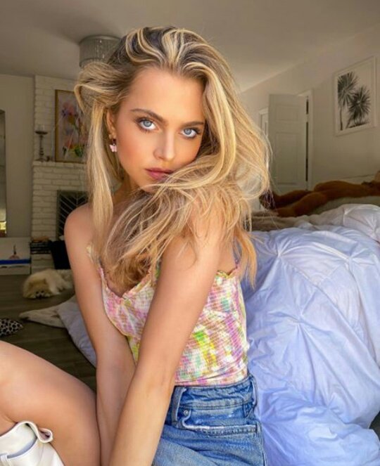 evilspawn_girl's tweet photo. ╰❱❱⋮ INSTAGRAM POST.；

               @sassyellesl

💬: Back babe

           Hace un momento. https://t.co/aSMCFjbycf