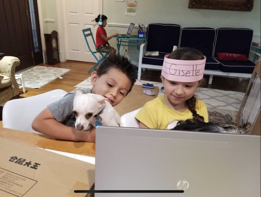 Deanda_HISD's tweet photo. Our super star ⭐️ students sharing their home 🏠 work spaces 📚 ✏️ 💻!!! #wearedeanda https://t.co/ggMvttzm1M