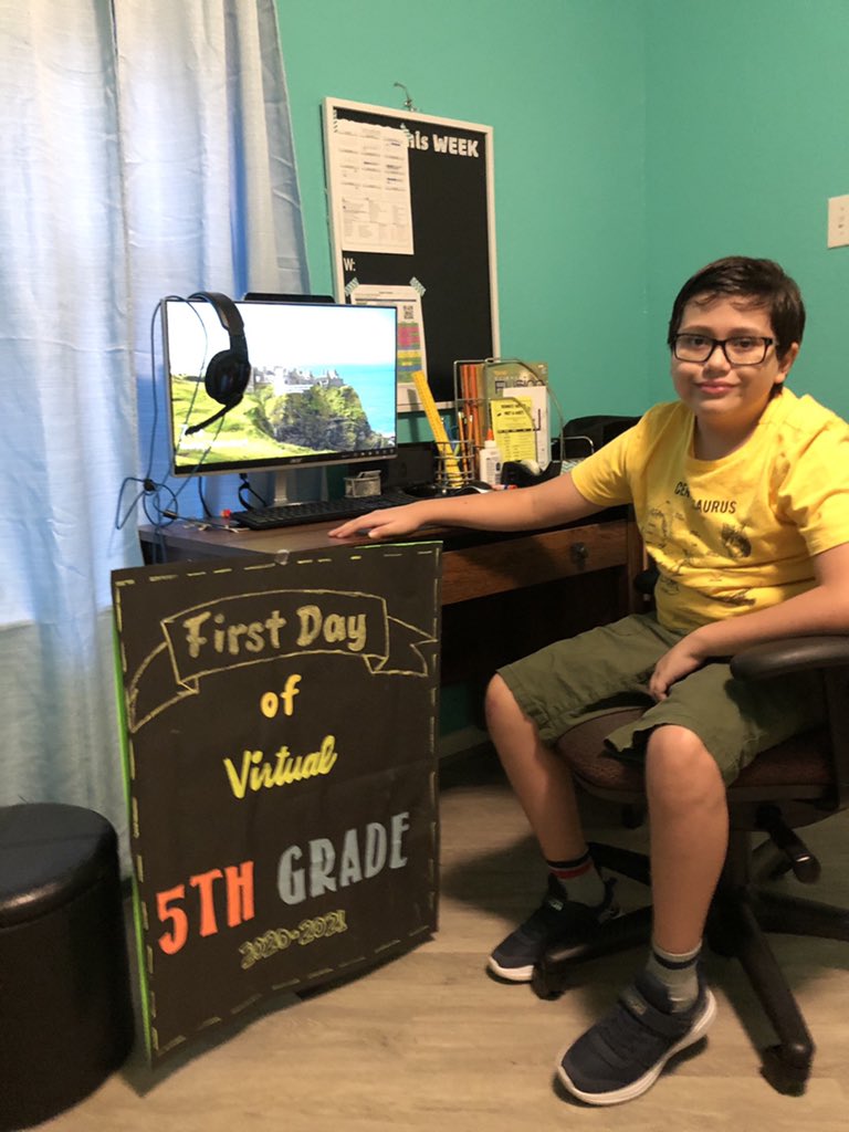 Deanda_HISD's tweet photo. Our super star ⭐️ students sharing their home 🏠 work spaces 📚 ✏️ 💻!!! #wearedeanda https://t.co/ggMvttzm1M