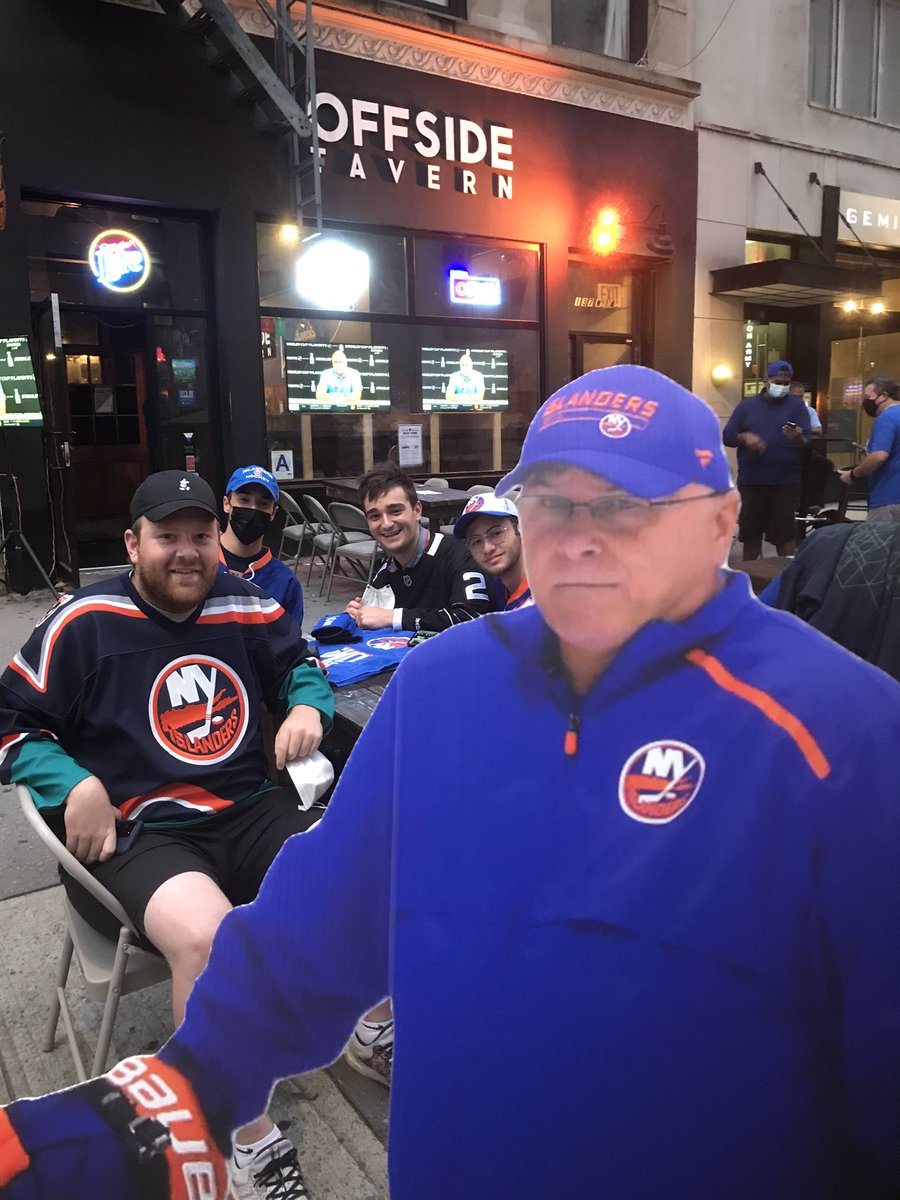 Big game. 
Had to bring Barry to the Big Apple.
<a href="/KMaherNews12/">Kevin Maher</a> <a href="/News12LI/">News12LI</a> @Offside_Tavern #Isles #FlatBarry