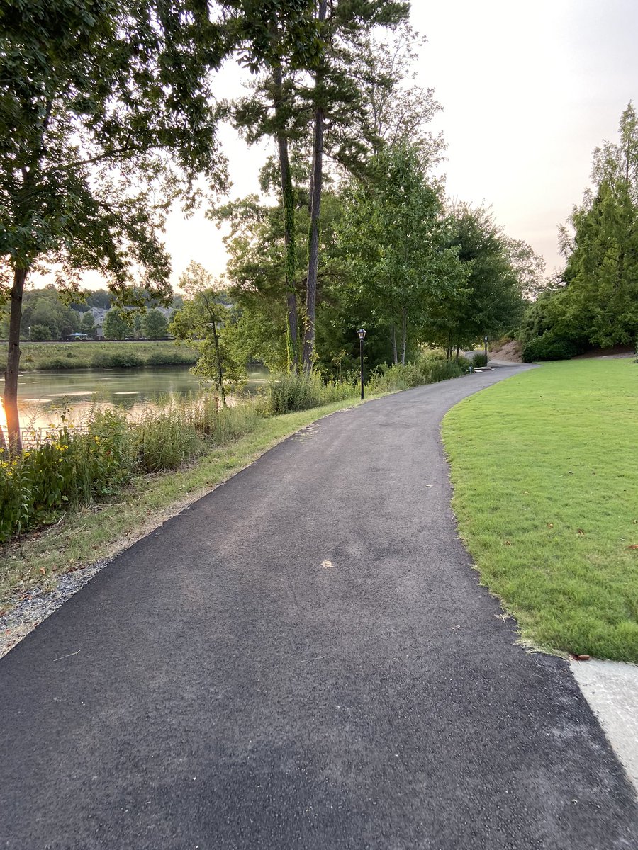 johnjen41749554's tweet photo. Nice evening walk to end the day. #NLAstepchallenge https://t.co/aJrDJ9Yi5q